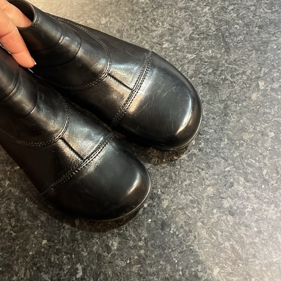 Stylish Black Ankle Boots - Picture 5 of 12